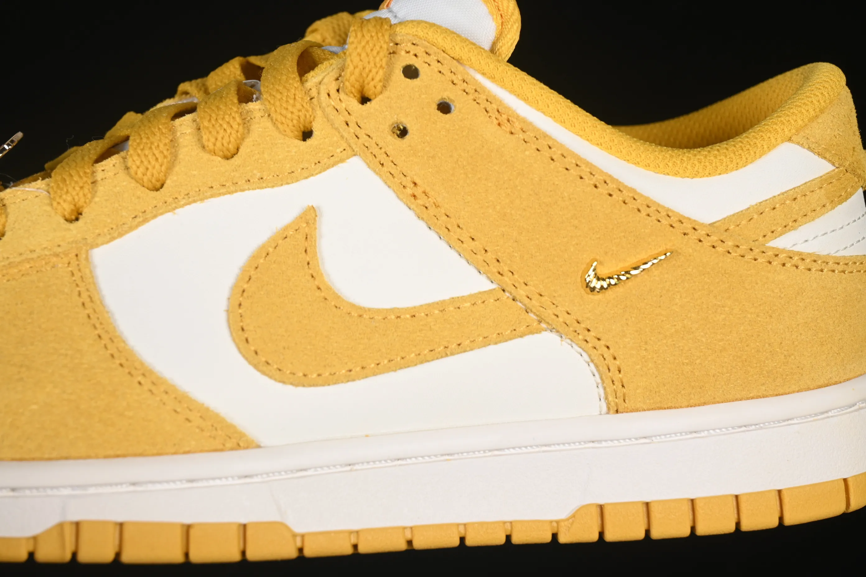 All Categories Nk SB Dunk Series Nk SB Dunk Low Low-top sneakers Nike SB Dunk Low Year of the Horse White and Yellow Low-top casual sneakers IB4417-101